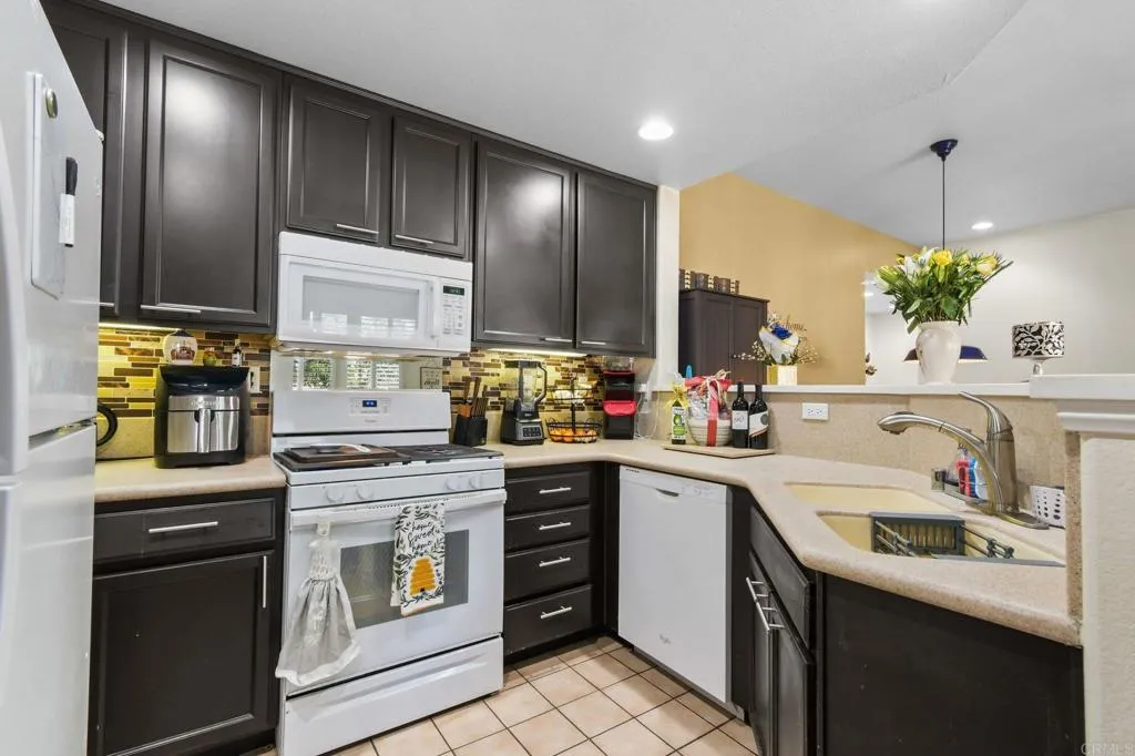 https://cdn.realtyfeed.com/cdn/127/306614439/589b1a3dd8f9c6026a6e4ba64c33c284.webp