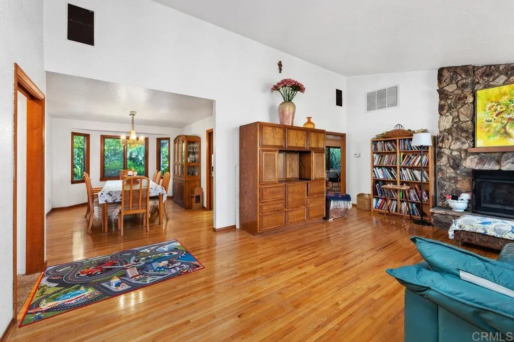 https://cdn.realtyfeed.com/cdn/127/306614486/f60e8fb1f23f9025f66ba6dcbae47a69.webp