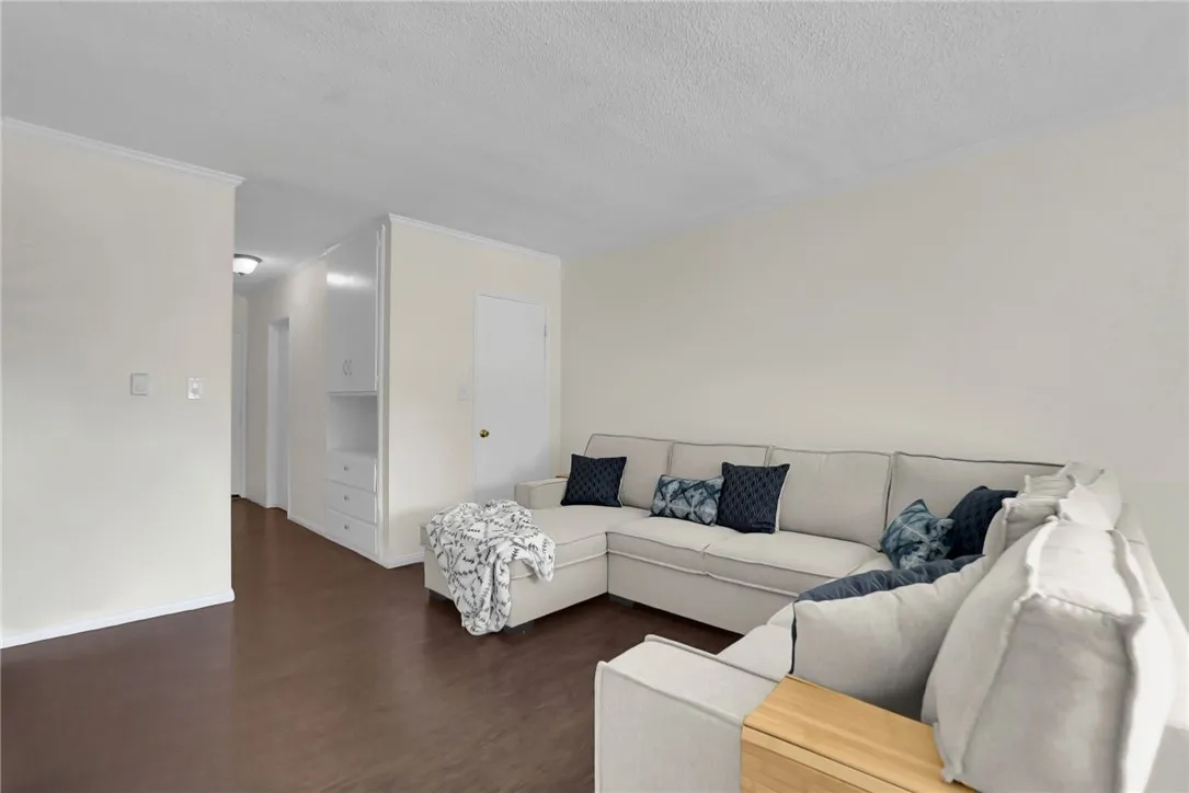 $750,000+