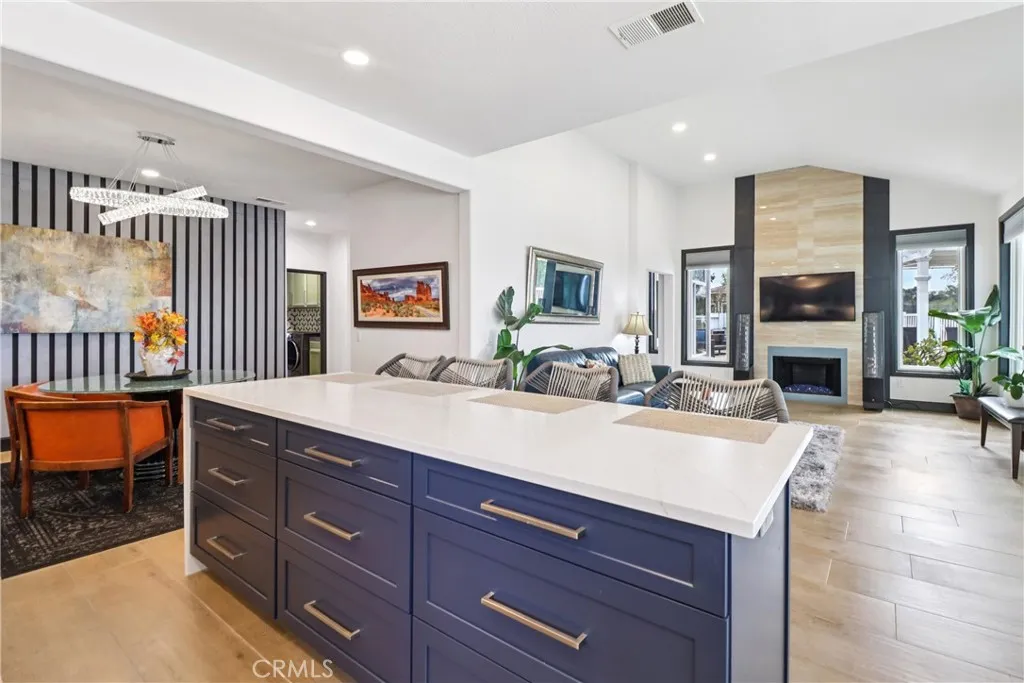 https://cdn.realtyfeed.com/cdn/127/306614596/c4adf6fcbf82259e710cc86a5aa45693.webp