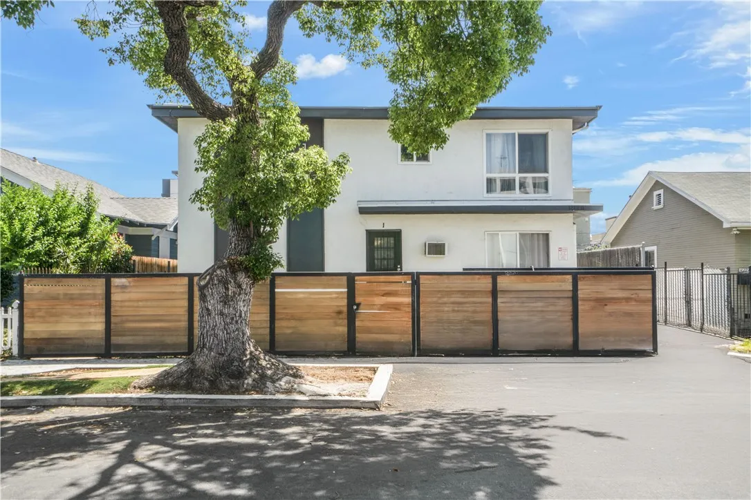 $750,000+