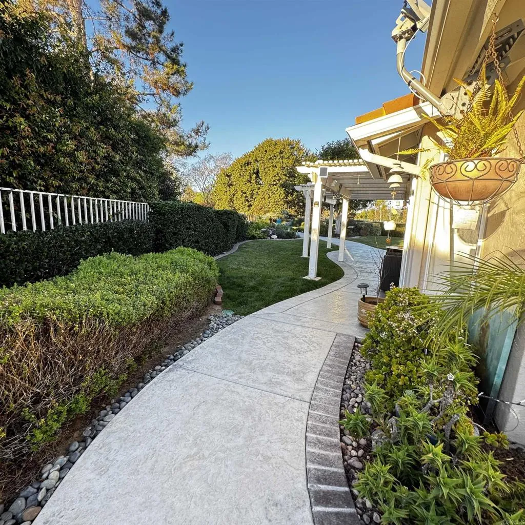 https://cdn.realtyfeed.com/cdn/127/306614629/19b1eefe20847ff3c129c27419a426b2.webp
