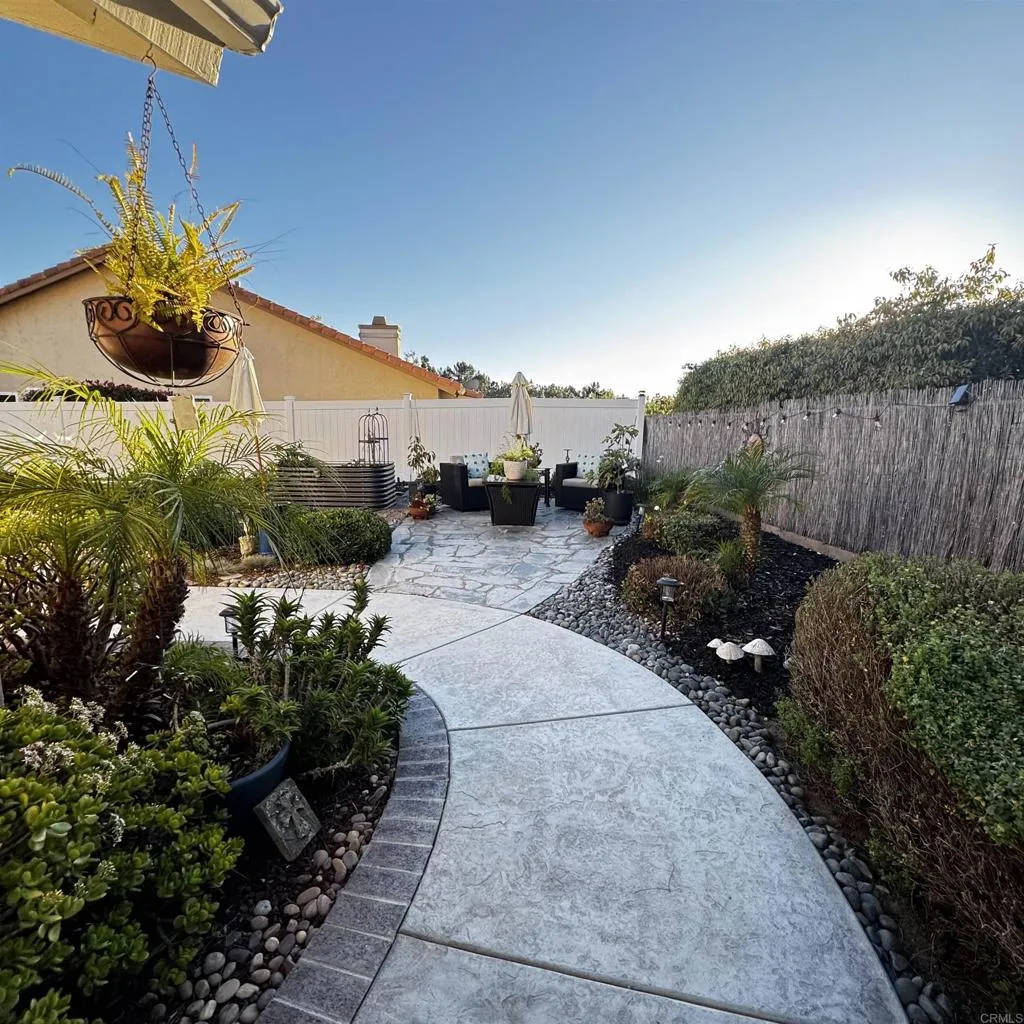 https://cdn.realtyfeed.com/cdn/127/306614629/4303b23b275e819014b046ef01d74917.webp