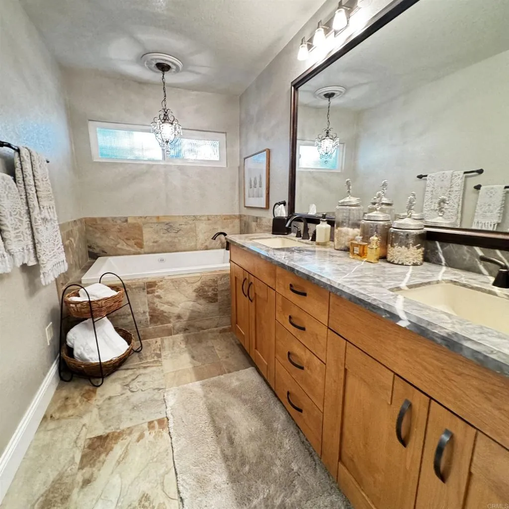 https://cdn.realtyfeed.com/cdn/127/306614629/74a35849e416e8eff62755e9466ee6d9.webp