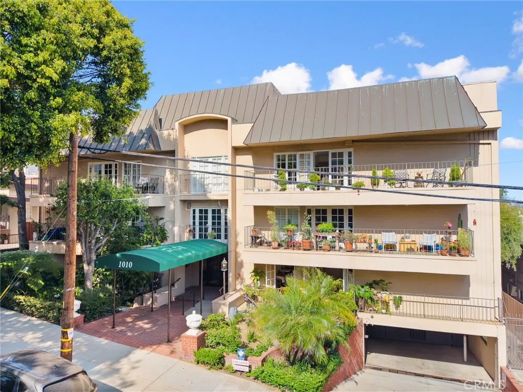 1010 Palm Avenue Unit 207, West Hollywood, CA 90069 - Photo 4 of 14, West Hollywood, CA