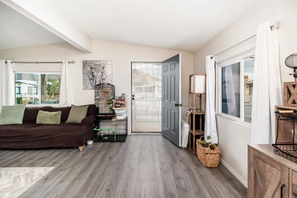 https://cdn.realtyfeed.com/cdn/127/306614660/6e4243f8a26b8c0654270440a4021eb5.webp