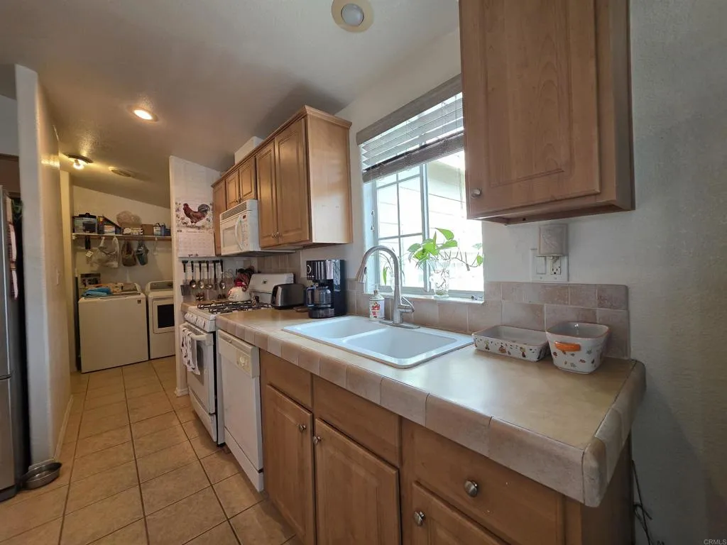 https://cdn.realtyfeed.com/cdn/127/306614661/220b5ba14136b3681bfe3e050e82bd30.webp