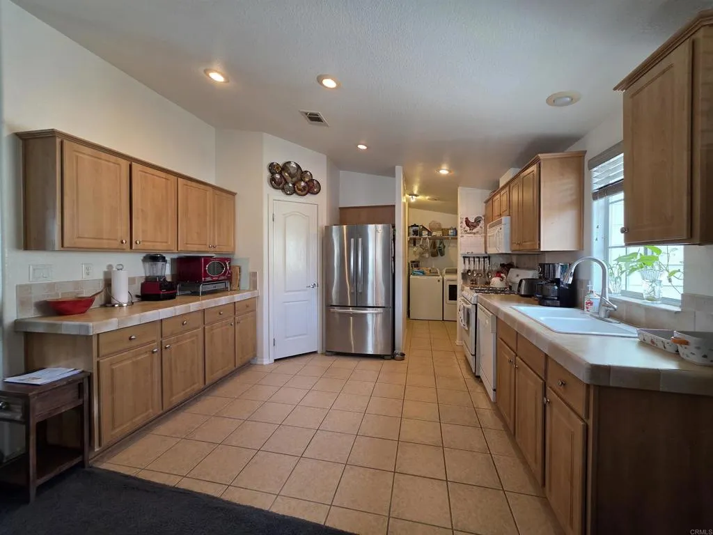 https://cdn.realtyfeed.com/cdn/127/306614661/26fc661e73fc045a07256a6393ef55a5.webp