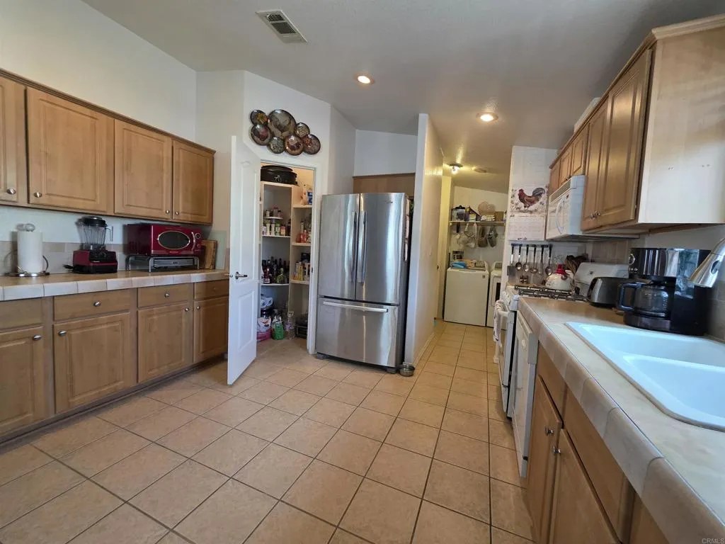 https://cdn.realtyfeed.com/cdn/127/306614661/7b796011eda1ffc61594f0bb0a81a813.webp