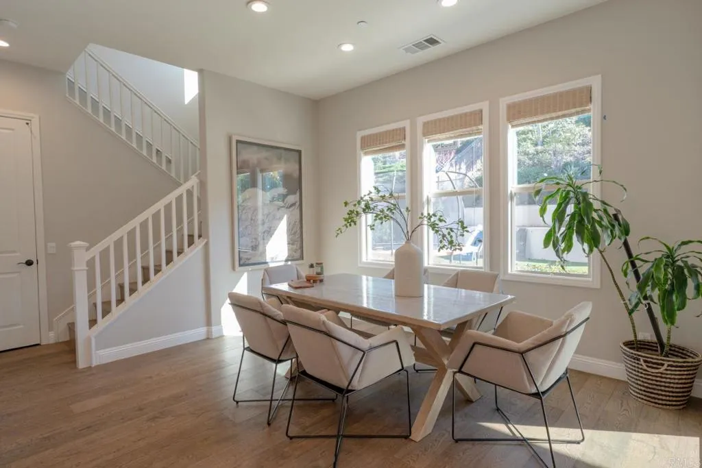 https://cdn.realtyfeed.com/cdn/127/306614696/bcf88982e34c2c41e553433665c43803.webp