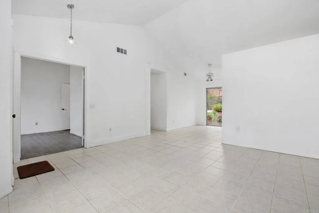 https://cdn.realtyfeed.com/cdn/127/306614746/0fb5db1883a1f4067c82a8eafb208ff1.webp