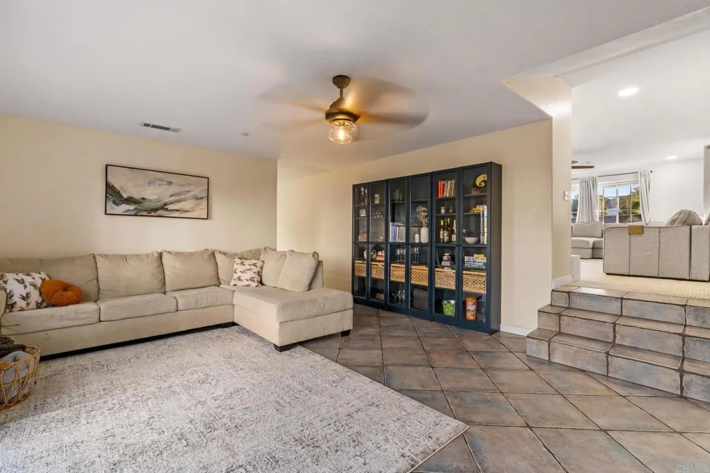 https://cdn.realtyfeed.com/cdn/127/306614770/9b7f06b01bcc9232daec929b195b1888.webp