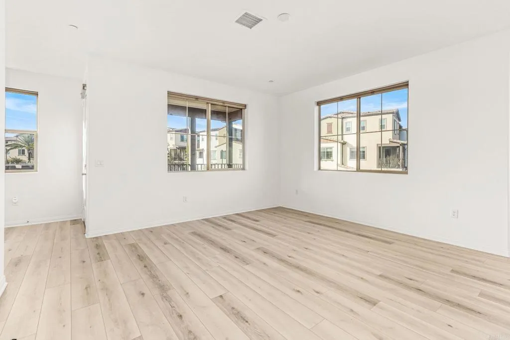 https://cdn.realtyfeed.com/cdn/127/306614847/3200de9462b65913687138f75c601911.webp