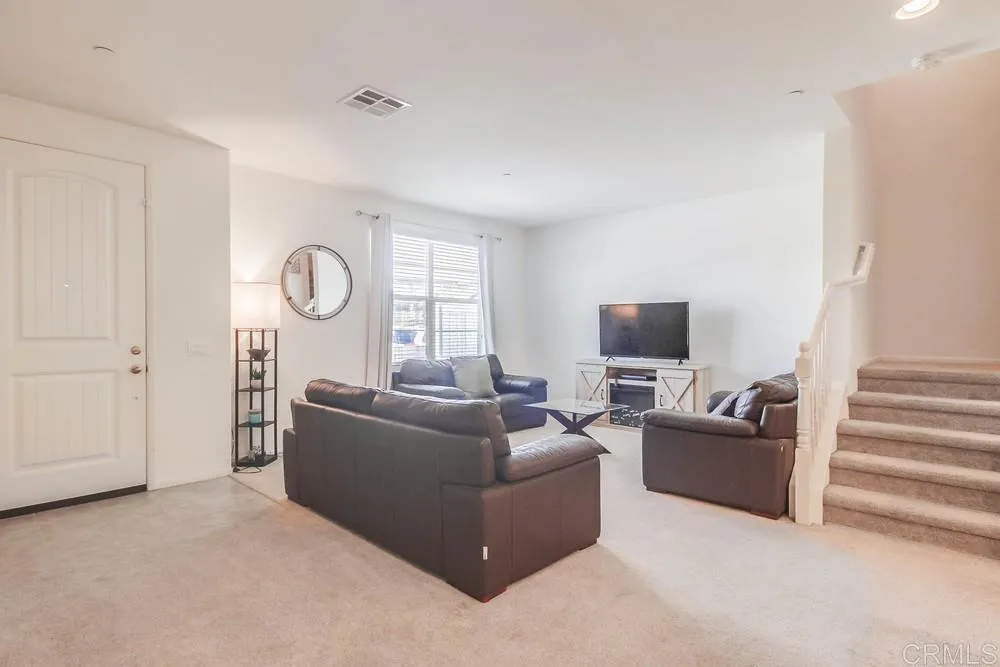 https://cdn.realtyfeed.com/cdn/127/306614852/89c3b1264c482448f7aa8685ed9c546b.webp