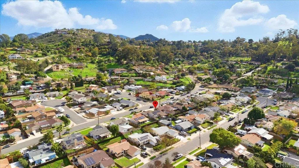https://cdn.realtyfeed.com/cdn/127/306614853/0e7182a758a93a5588df7aee19c36975.webp