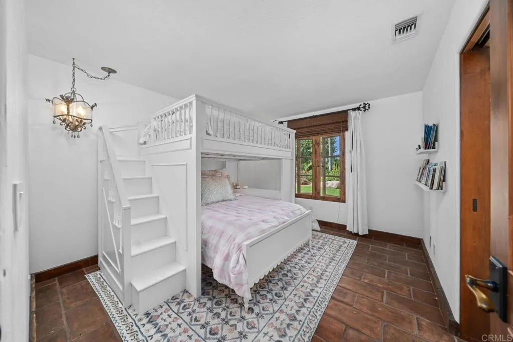 https://cdn.realtyfeed.com/cdn/127/306614854/1f62bb884a4f7f5fde8cac123c866bd0.webp