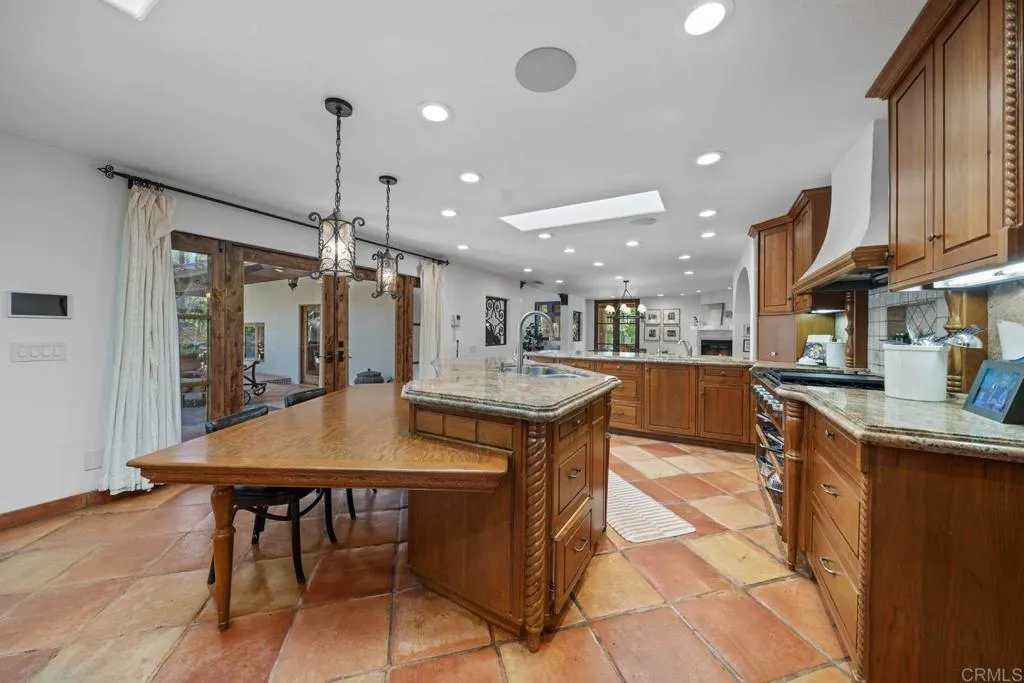 https://cdn.realtyfeed.com/cdn/127/306614854/81e1d1ed1c505eeca50f290892df34c8.webp