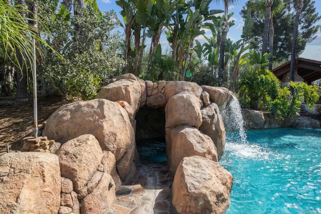 https://cdn.realtyfeed.com/cdn/127/306614854/8de57d22c751631932b30a84a2375b70.webp