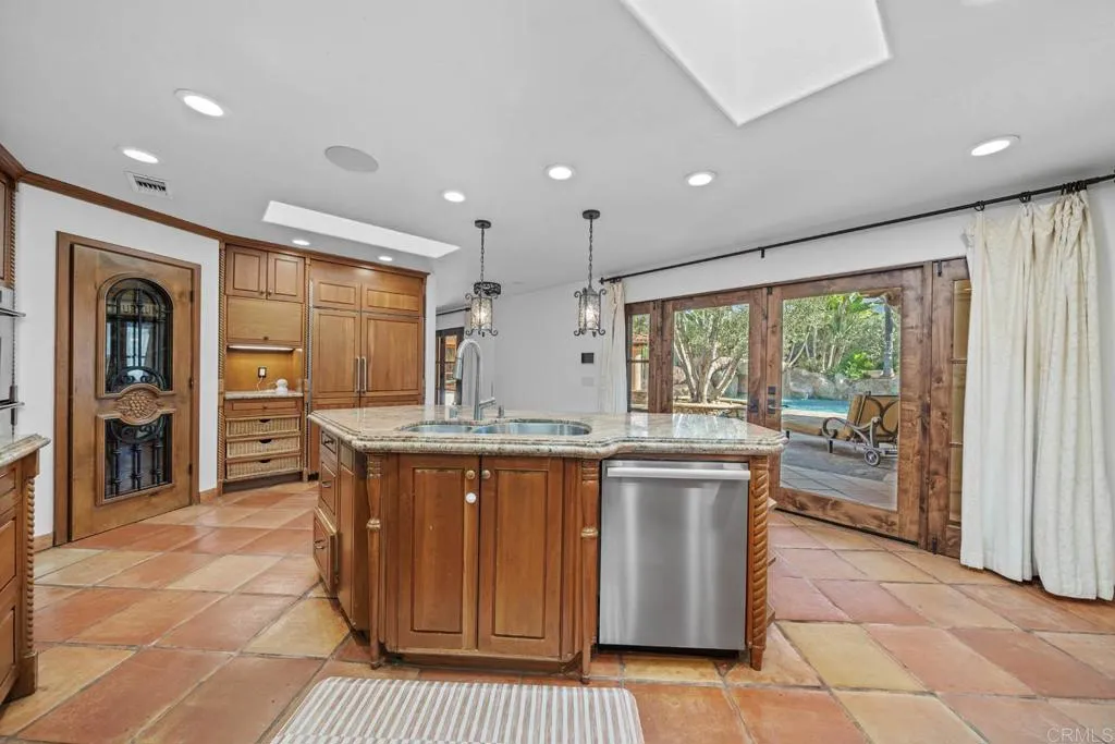 https://cdn.realtyfeed.com/cdn/127/306614854/f64217788e047683eda7d5c67fd58de4.webp