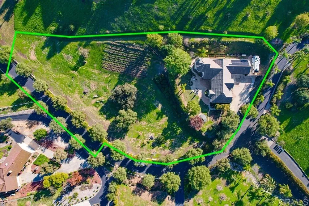 https://cdn.realtyfeed.com/cdn/127/306614868/029044914871edbfbe36a2c904441415.webp