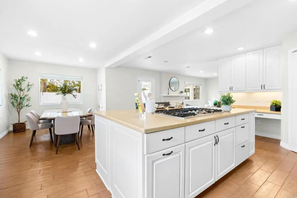 https://cdn.realtyfeed.com/cdn/127/306614890/8d490f1e873a085eb3a883b17b1a1368.webp