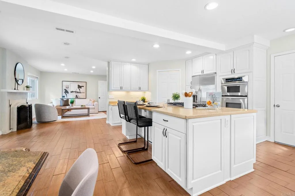 https://cdn.realtyfeed.com/cdn/127/306614890/ae6d9c52c464067ffe1156170066d805.webp