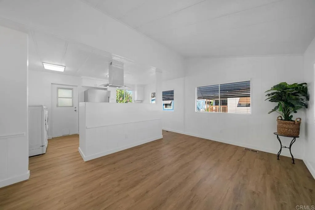 https://cdn.realtyfeed.com/cdn/127/306615172/89cbeaba2404b622403f5854791804d8.webp