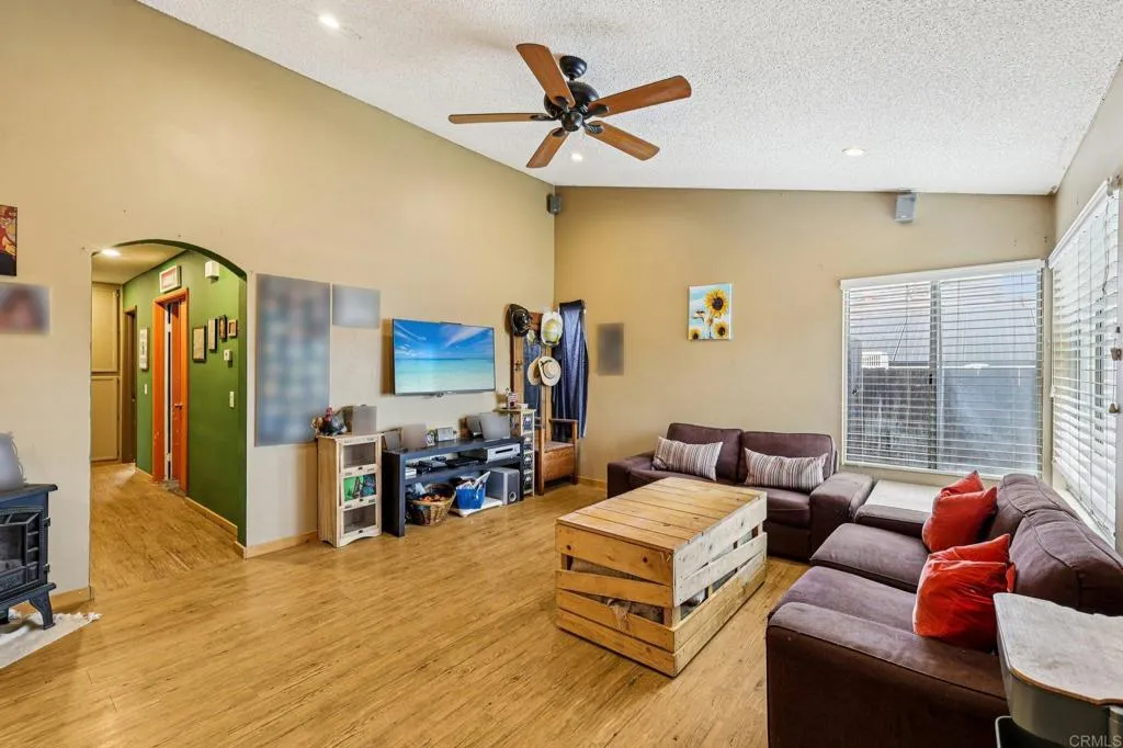 https://cdn.realtyfeed.com/cdn/127/306615176/347aaad59a35887e2f55700ce1452133.webp