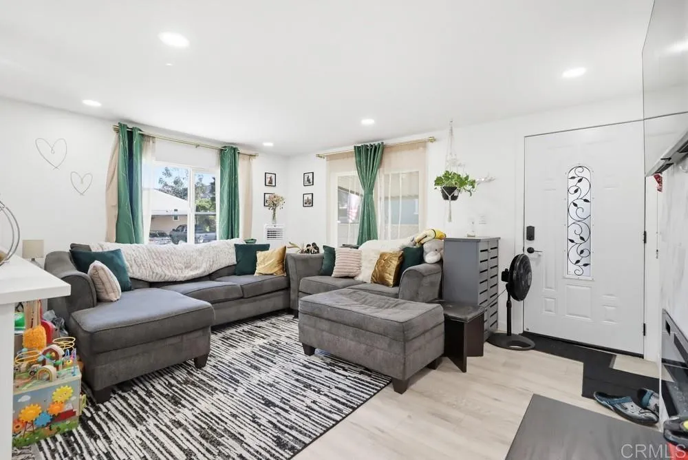 https://cdn.realtyfeed.com/cdn/127/306615229/e08c16da2124f6c3b5a42a38121447d6.webp