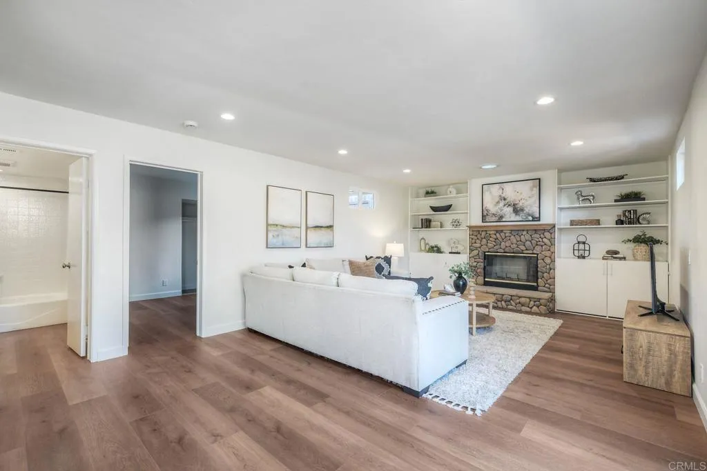 https://cdn.realtyfeed.com/cdn/127/306615244/345eaf6b7e021d3839c79aa9e158c947.webp