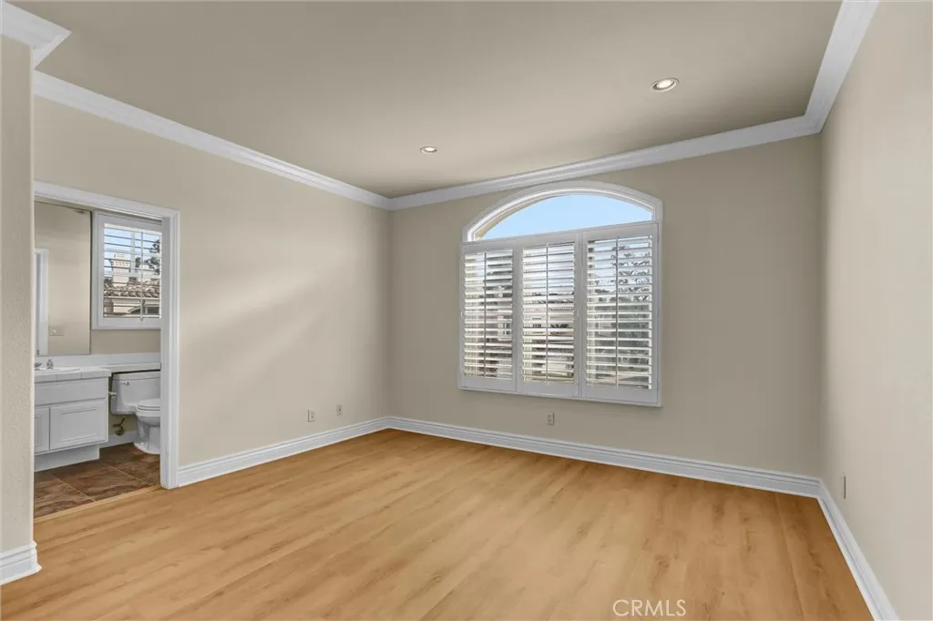 https://cdn.realtyfeed.com/cdn/127/306615330/932245271a325a7081e7edeaca2c13e0.webp