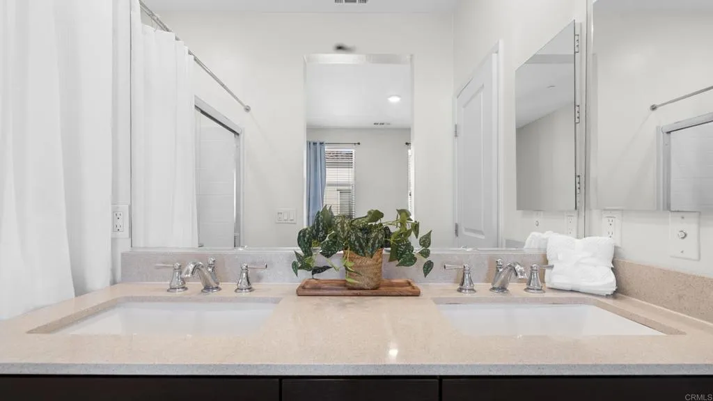 https://cdn.realtyfeed.com/cdn/127/306615354/086d8391352278f817202ec56d77505b.webp