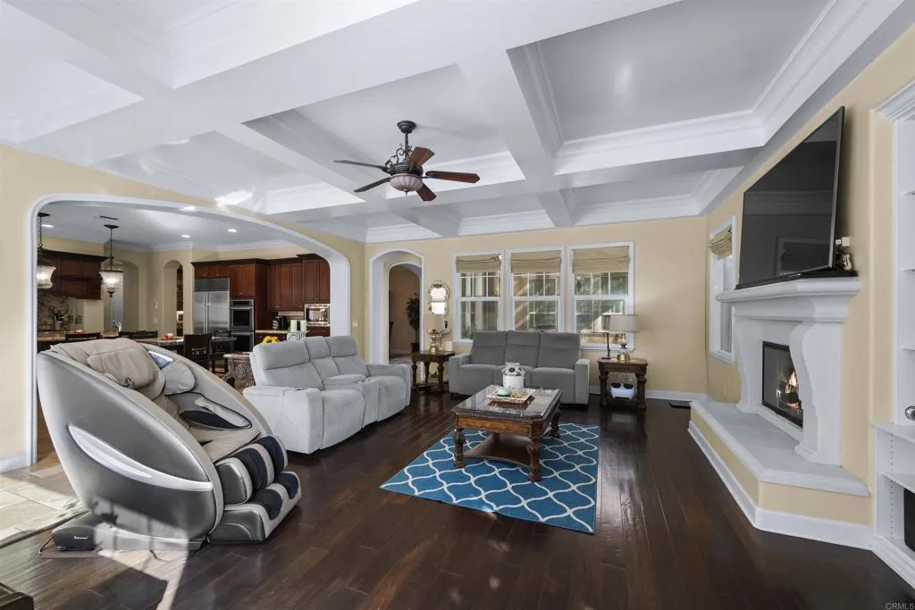 https://cdn.realtyfeed.com/cdn/127/306615366/87de87ffb5f91a33f63124d8180bd8b1.webp