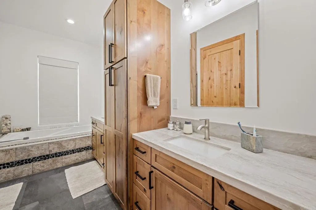 https://cdn.realtyfeed.com/cdn/127/306615401/33286ad88a0da566a6582accc5083ad8.webp