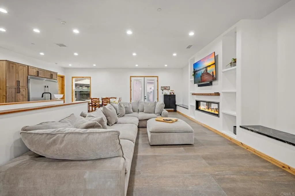 https://cdn.realtyfeed.com/cdn/127/306615401/d877e1bb577547753604b474d4087ad6.webp