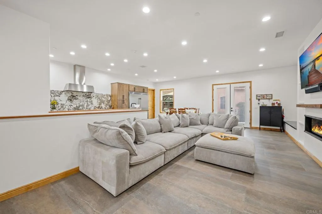 https://cdn.realtyfeed.com/cdn/127/306615401/dba0525316e6b2e74c13820ee86b85d6.webp