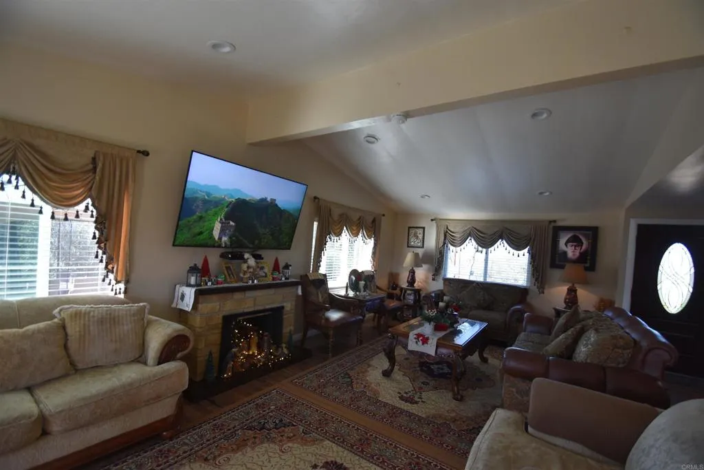https://cdn.realtyfeed.com/cdn/127/306615464/0e9515347014428b5080ec721d9996a5.webp