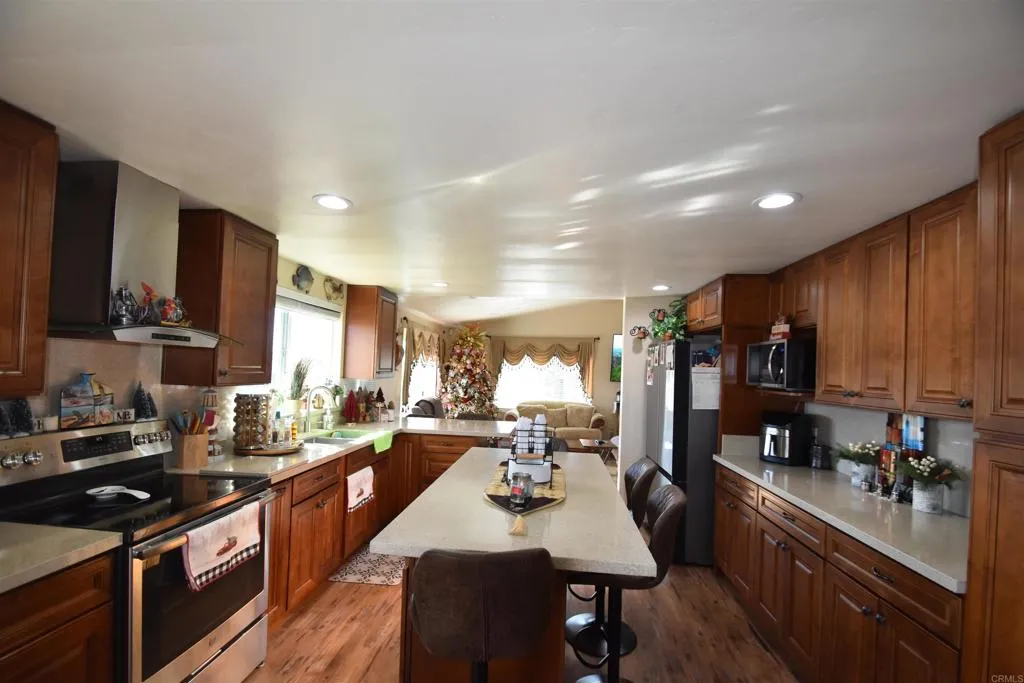 https://cdn.realtyfeed.com/cdn/127/306615464/bf4bf6cbc3ef1c130c3bd8e8009fd385.webp