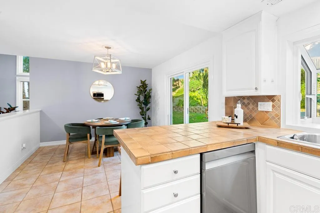 https://cdn.realtyfeed.com/cdn/127/306615508/8dde95a815a9573cb97413ee2488f3d3.webp