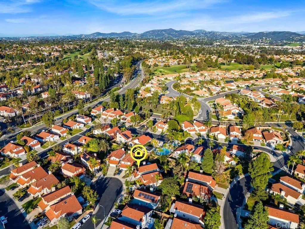 https://cdn.realtyfeed.com/cdn/127/306615508/a7ecf1bff46ecebb7d7471b20c047020.webp