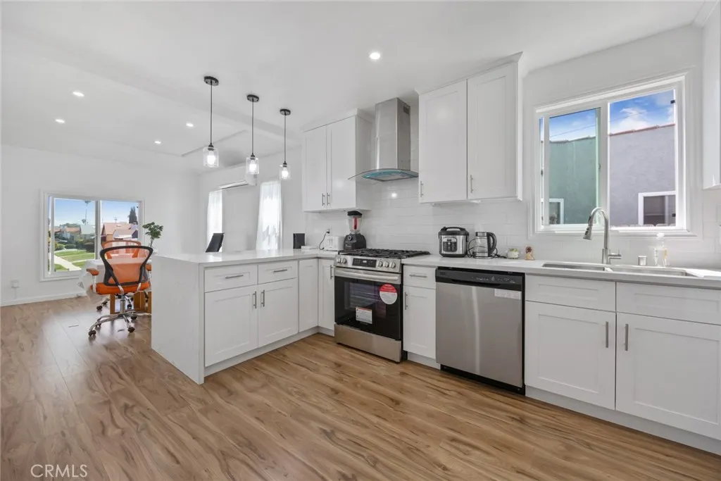 Los Angeles, CA 90047