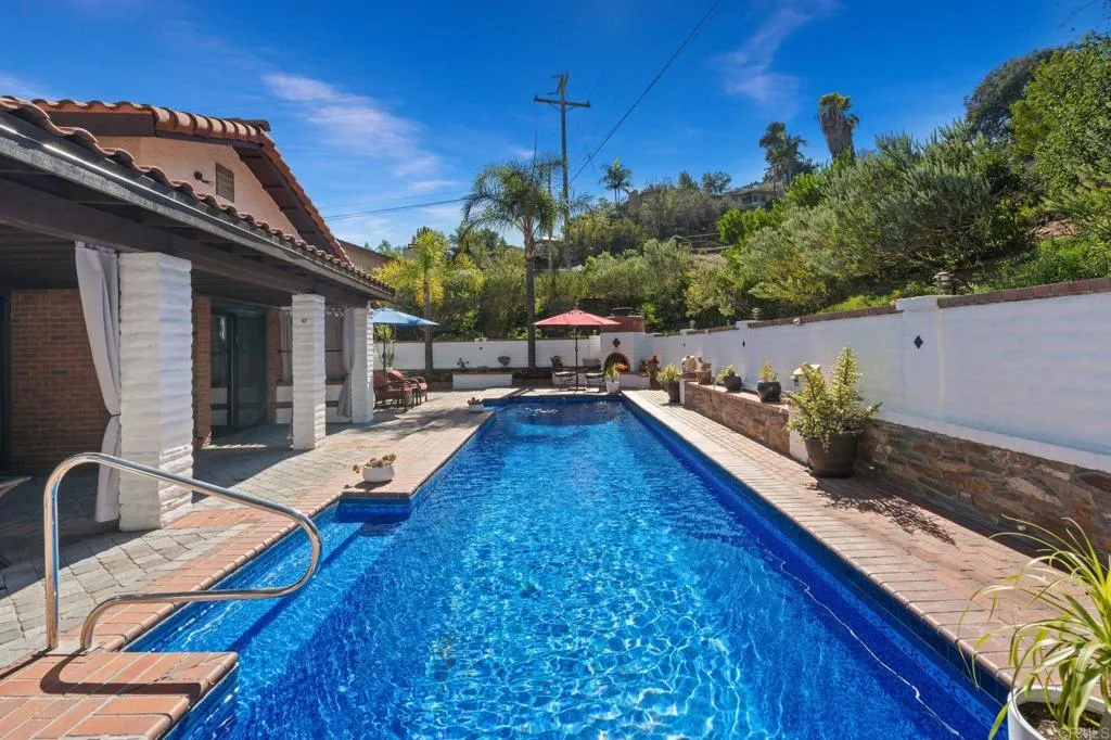 https://cdn.realtyfeed.com/cdn/127/306615552/1b9dd5832beec95d24bd5a230e4b624d.webp