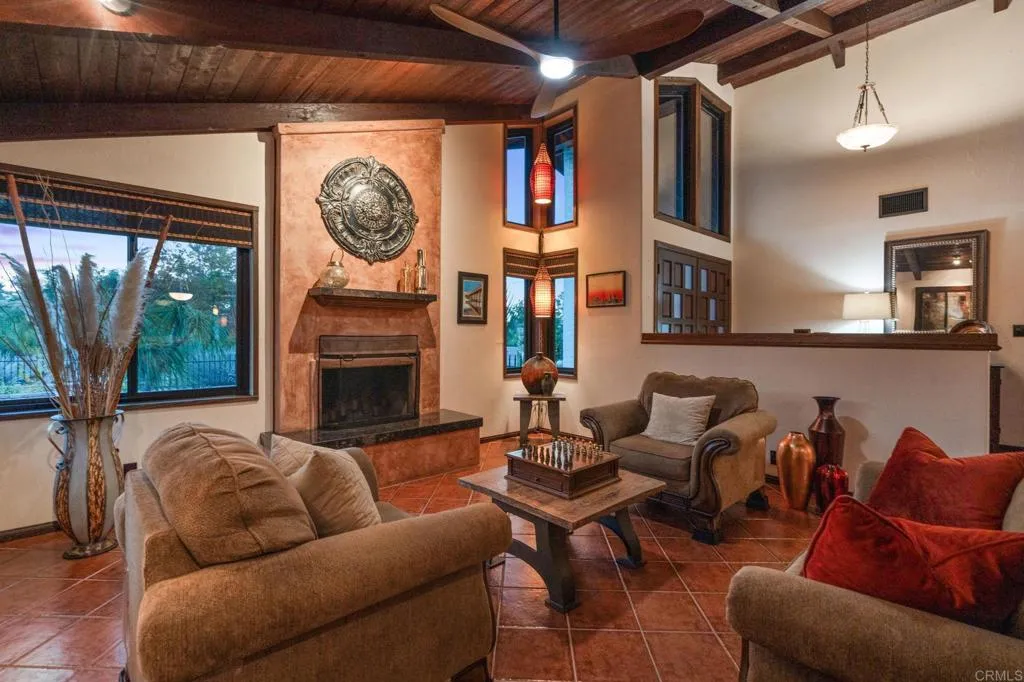 https://cdn.realtyfeed.com/cdn/127/306615552/373651eb1e4ec9e86e8190fd23820bf9.webp