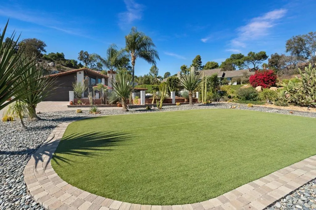 https://cdn.realtyfeed.com/cdn/127/306615552/931c9105442672c860413a5fb3f21463.webp