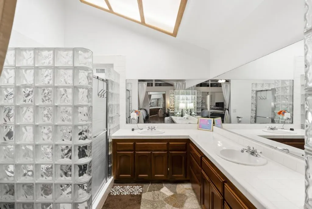 https://cdn.realtyfeed.com/cdn/127/306615605/1f9f1d3d070f6c2d56bf31bd72e432ff.webp
