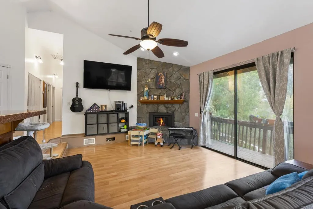 https://cdn.realtyfeed.com/cdn/127/306615605/1fbf389b2607756b15cd865bae08c3e3.webp