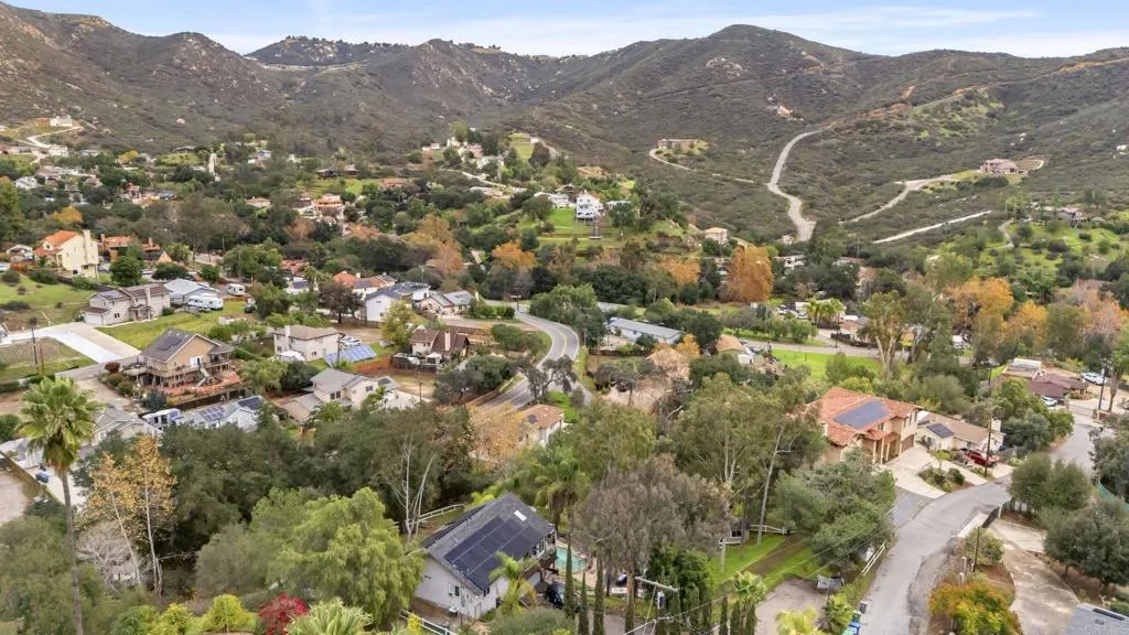 https://cdn.realtyfeed.com/cdn/127/306615605/225398396128e84c49f24fb69367c346.webp