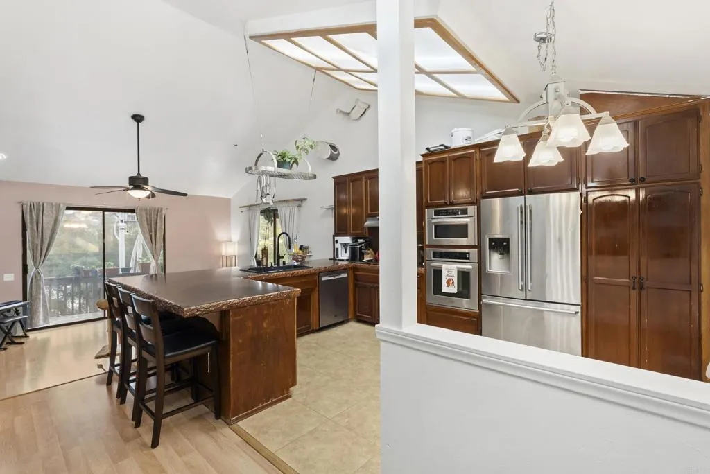 https://cdn.realtyfeed.com/cdn/127/306615605/4b8da4adc3bf430d83dd22f52d46deba.webp