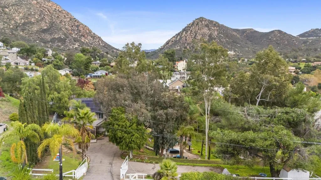 https://cdn.realtyfeed.com/cdn/127/306615605/5e824f9cedd2c6f999a7b3e7c5d87121.webp