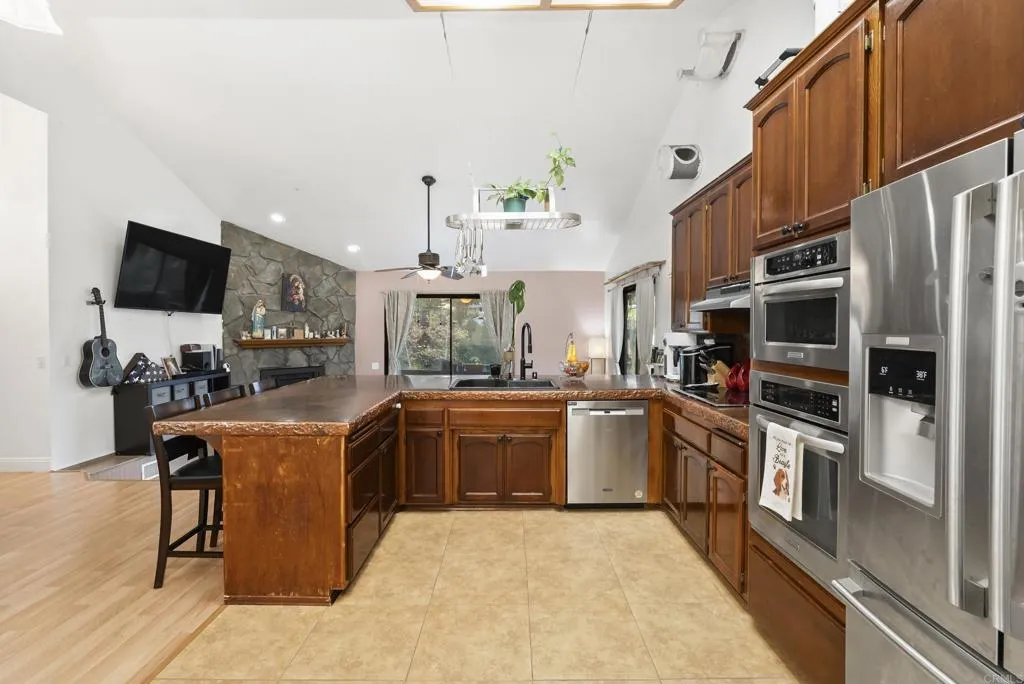 https://cdn.realtyfeed.com/cdn/127/306615605/64b5654c429423da6d51e2ce5afe80ca.webp